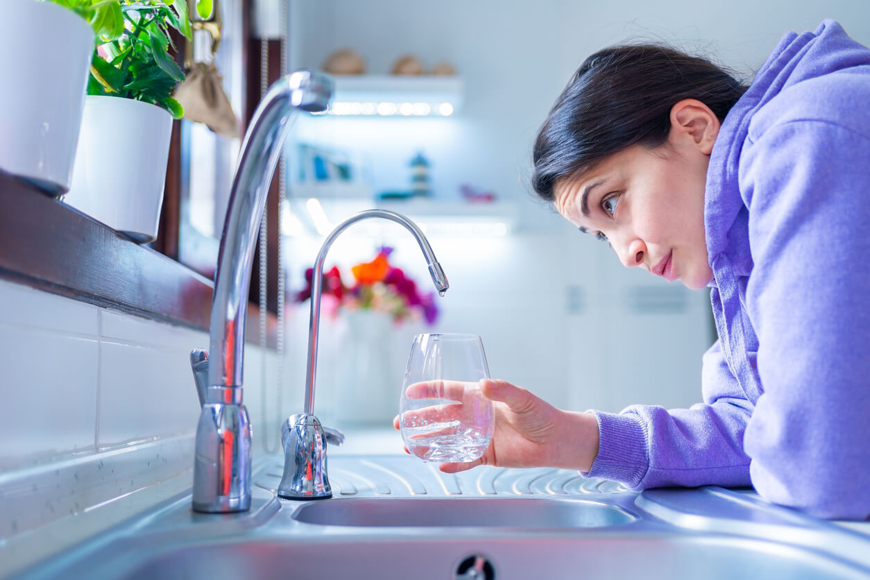 Drinking water from sink faucet